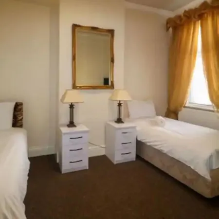 Holiday home Sherbourne Retreat - 4 Bedroom House In Blackpool