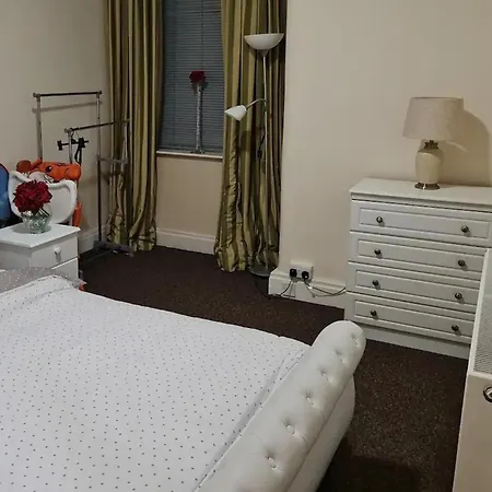 Sherbourne Retreat - 4 Bedroom House In Blackpool