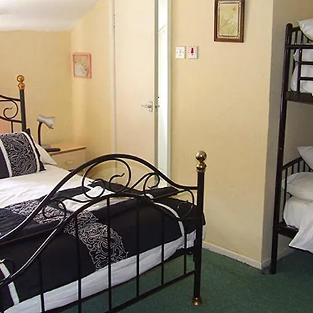 Hotell The Woodfield , Indoor Heated Swimming Pool, Spacious Lounge And Bar 3*