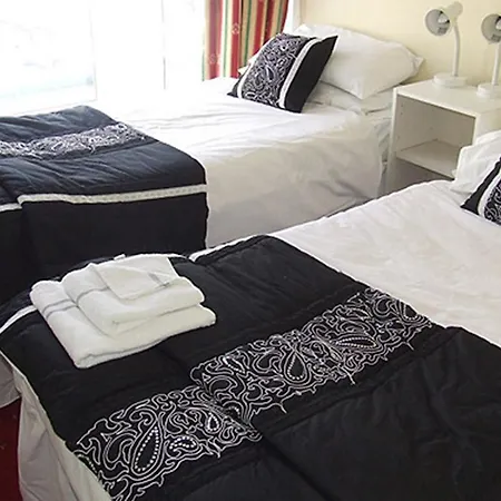 Hotell The Woodfield , Indoor Heated Swimming Pool, Spacious Lounge And Bar 3*
