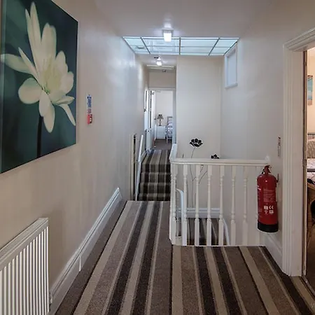 Rossall House , For Families & Couples Guest house 3*