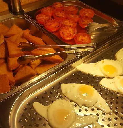 Queens Plaza Bed & Breakfast Blackpool