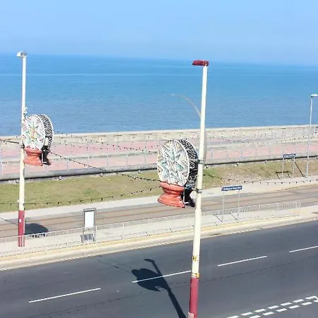 科尔温酒店 - 近愉悦海滩 酒店