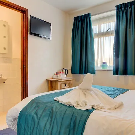 The Strathdon 4*