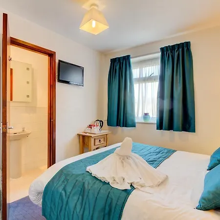 The Strathdon 4*