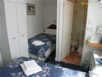 Jollies Guest house 3*