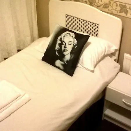 The Near Winter Gardens Гостевой дом 3*