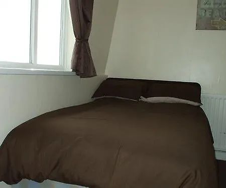 Waves Bed & Breakfast 2*