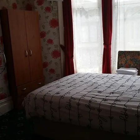 Bed & Breakfast Rayners Blackpool