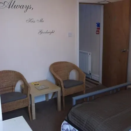 Guest house Rossall House , For Families & Couples 3*