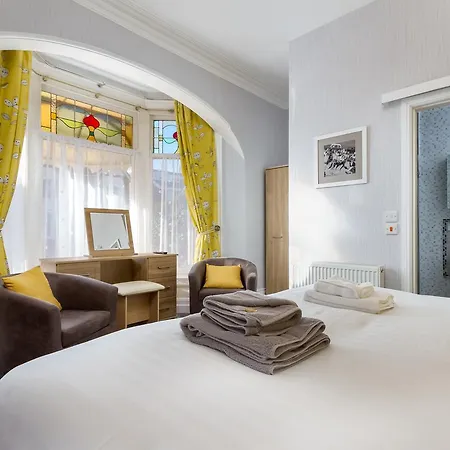 Affittacamere The Beechcliffe - Over 35's Only 3*