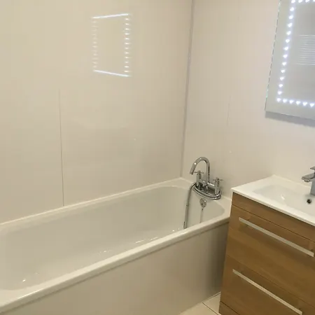 Shores Apartment *