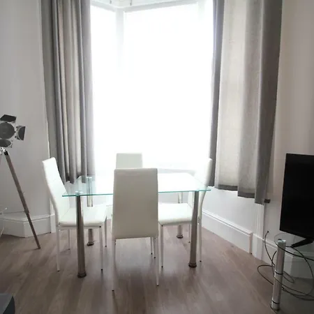 Regent Choice - Town Centre - Large * Blackpool