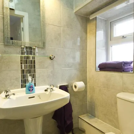Guest house Rossall House , For Families & Couples 3*