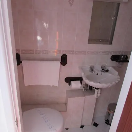 Manor Grove 3*