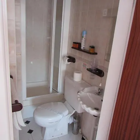 Bed & Breakfast Manor Grove 3*